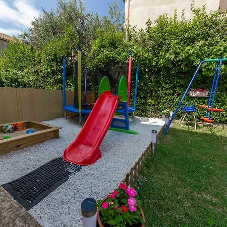 Apartman Nikolic 2 Apartment Kaštela Екстериор снимка