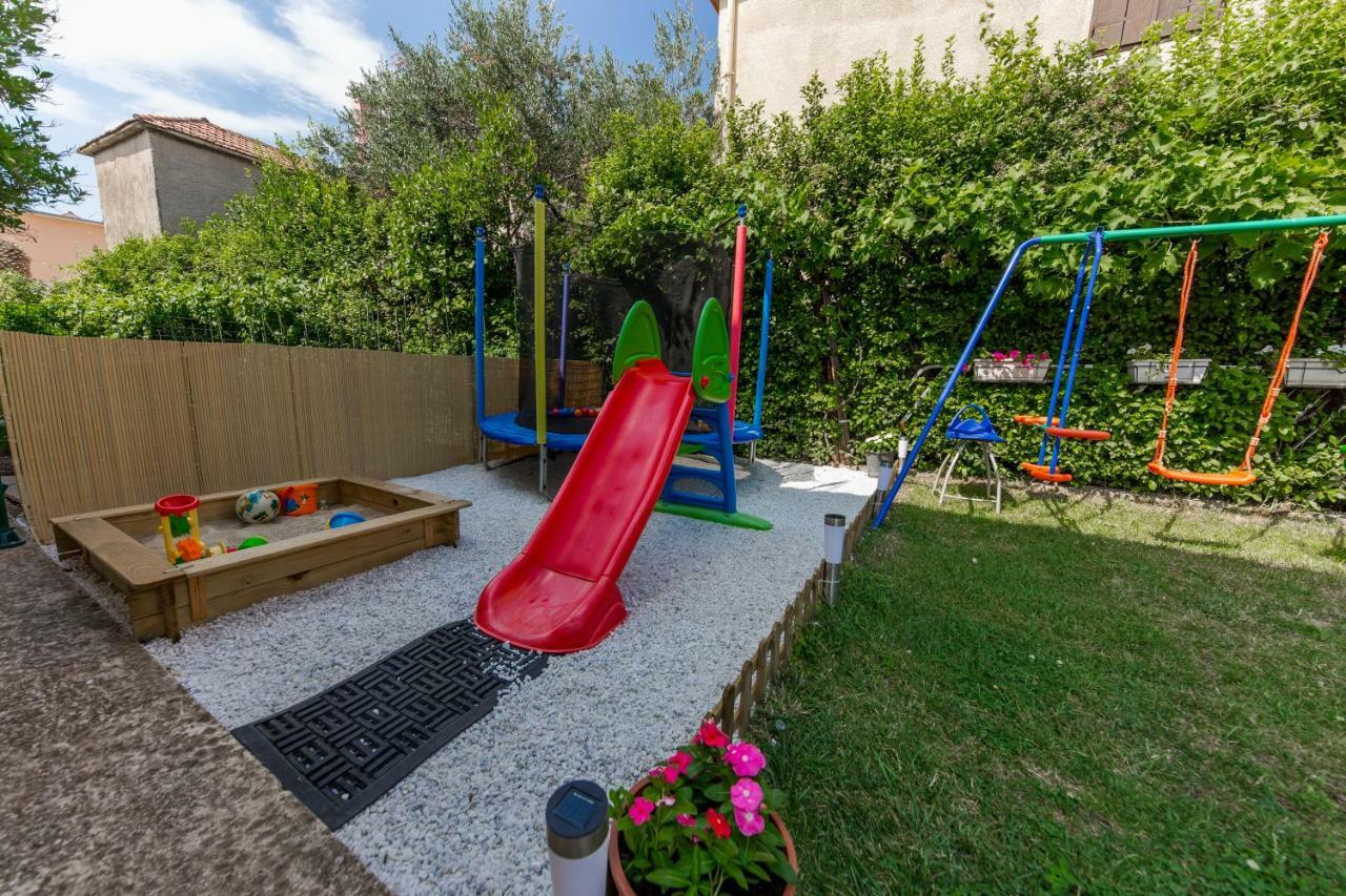Apartman Nikolic 2 Apartment Kaštela Екстериор снимка
